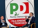 Il sindaco Stefano Lo Russo davanti a bandiera Pd