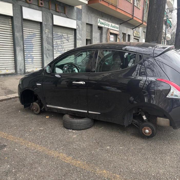 Auto che ha subito un furto