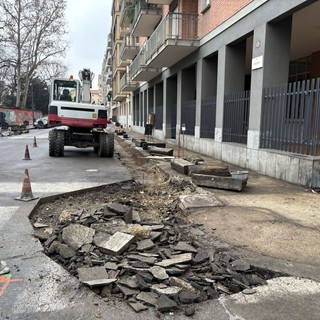 Marciapiedi nuovi attorno al parco della Tesoriera