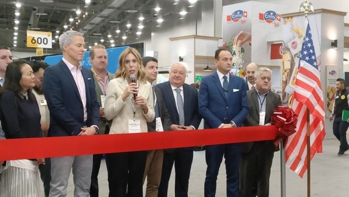 taglio del nastro in un fiera