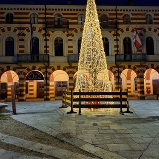 La prova di accensione di sabato del nuovo albero di Natale