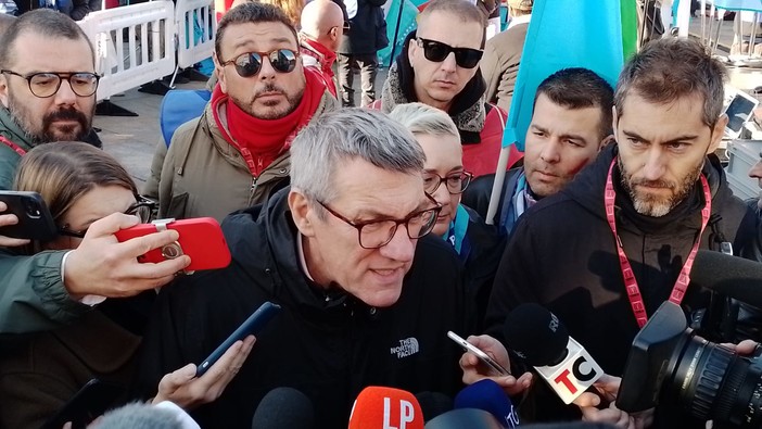 Crisi torinesi, Landini: &quot;La città ha bisogno di politiche industriali, gli operai Lear e TE Connectivity non vanno lasciati soli&quot;