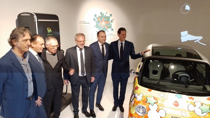 L'auto di oggi si specchia nell'Austerity del 1973. Elkann: &quot;Torino centrale nel cambiamento della mobilità&quot;