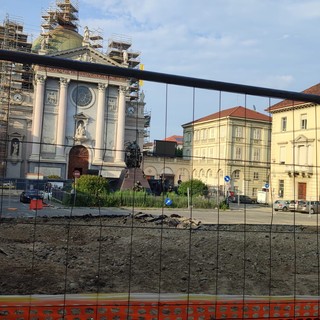 Torino, iniziati i lavori davanti alla basilica di Maria Ausiliatrice: la piazza sarà parzialmente pedonale