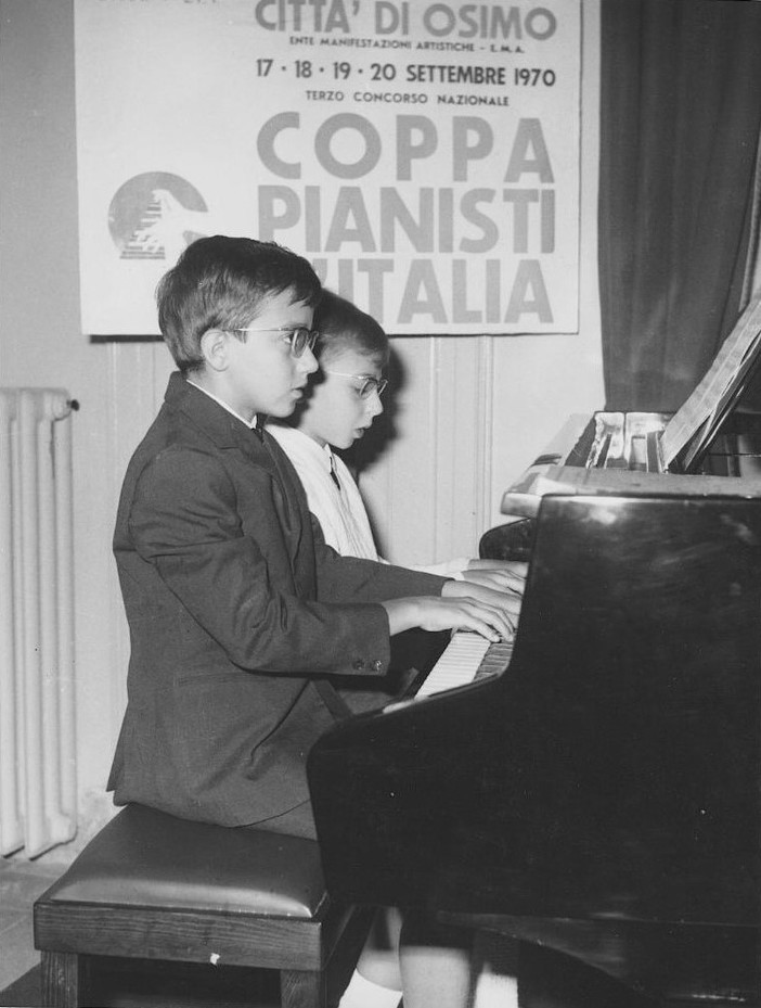 Contino e Mossotti al pianoforte nel 1970