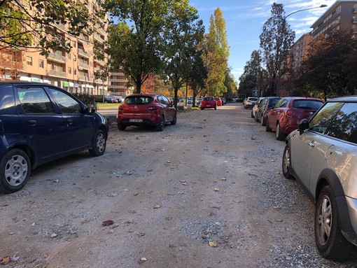 Il parcheggio ridotto a una groviera da 15 anni, ora il Comune prova a studiarne il rilancio