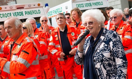 Maria Luisa Cosso e gli operatori della Croce Verde