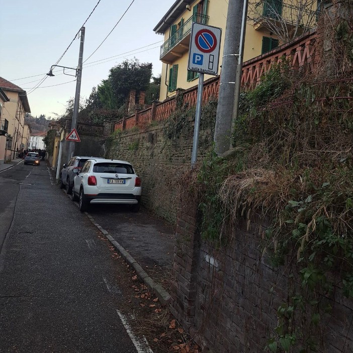 &quot;Quello è un parcheggio, non un marciapiede&quot;, stop alle multe a Cavoretto