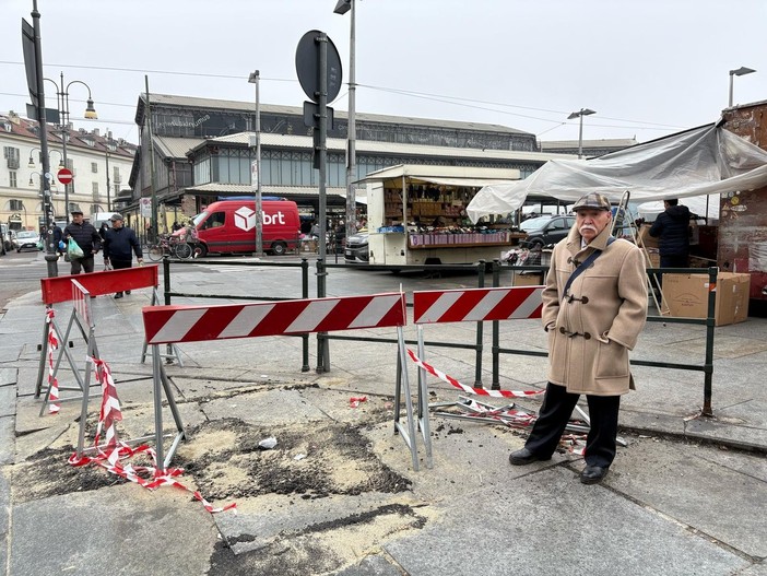 Carmelo Lavuri indica le condizioni della pavimentazione