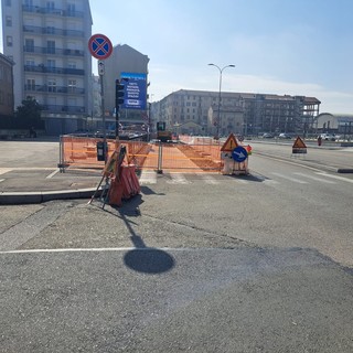 Dopo 7 anni si completa la pista ciclabile di via Nizza, ma spariscono altri 20 posti auto