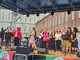 palco con persone in piazza Castello
