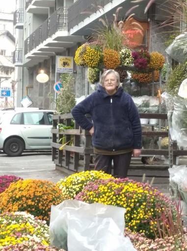 Margherita Rostagno Odetti tra i suoi fiori