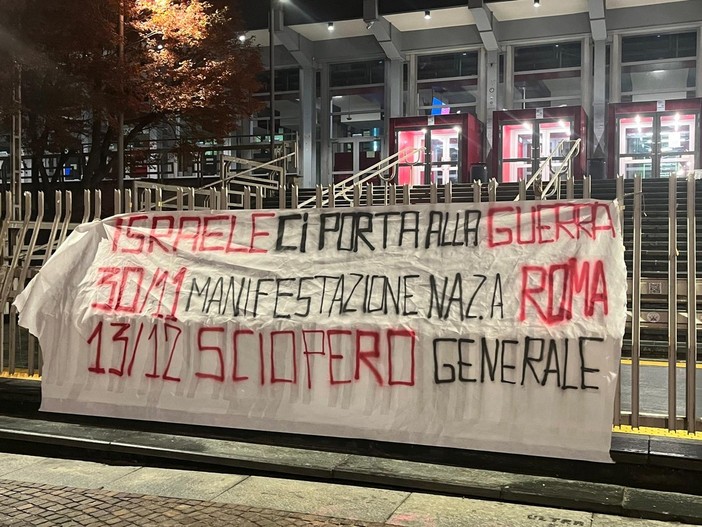 Gli studenti occupano Palazzo Nuovo &quot;contro il governo Meloni e le politiche universitarie&quot;