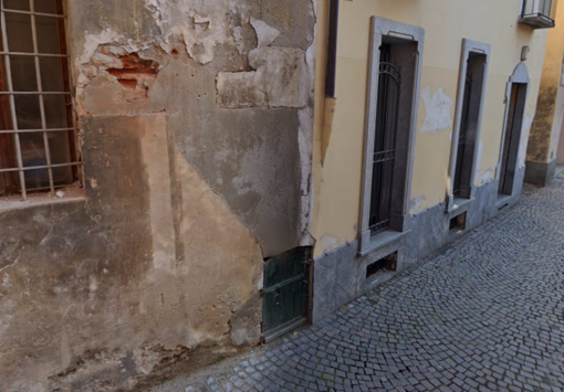 La porticina in via del Pino da cui uscivano gli scarafaggi