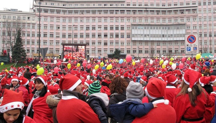 Domani &quot;millemila&quot; Babbi Natale si riuniranno al Regina Margherita: c'è anche una canzone [VIDEO]