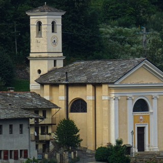 Vista sul tempio valdese con il campanile con l’orologio, che ha ripreso a segnare il tempo (foto di Levi Rivoira)