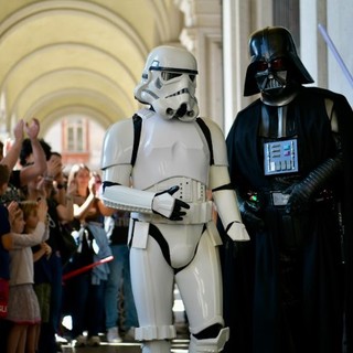 I personaggi della saga di Star Wars sfilano per le vie del centro di Torino