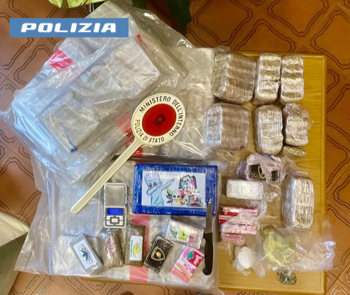 droga sequestrata dalla Polizia