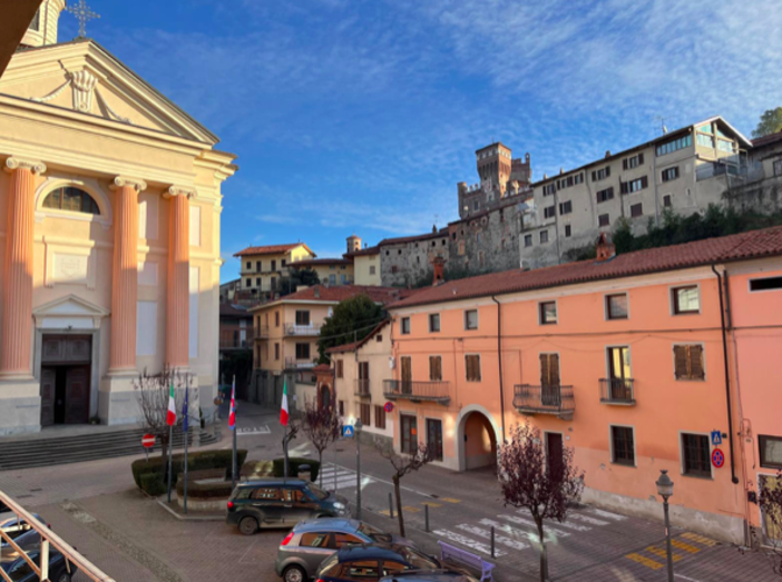 Pavone Canavese, asta da 160mila euro per l’immobile in piazza del Municipio