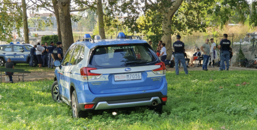 “Basta spaccio”, maxi blitz anti pusher in Barriera di Milano: camionette e agenti