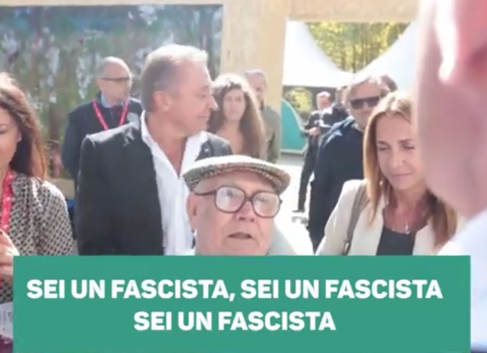 &quot;Sei un fascista&quot;, il momento della contestazione al ministro Lollobrigida