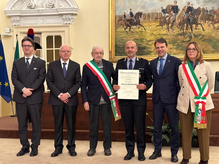 La consegna dell’onorificenza è avvenuta questa mattina alla scuola ufficiali dell’esercito di Torino