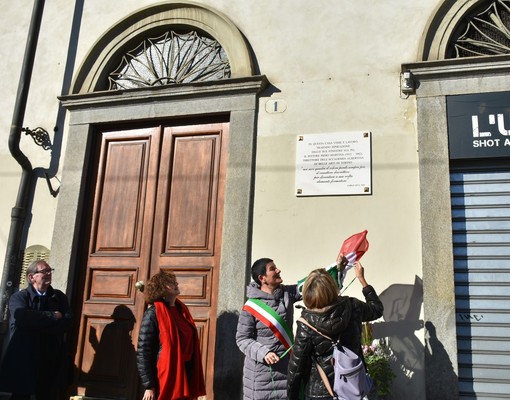 Lungo Po Cadorna, una targa ricorda il pittore torinese Piero Martina