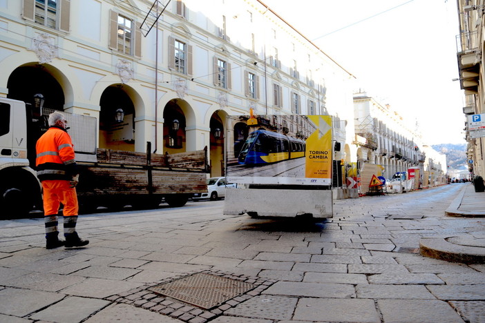 Mancavano 4 giorni a Natale. La via Po del 2024, tra cemento e ruspe, da lunedì torna (per metà) libera [REPORTAGE]