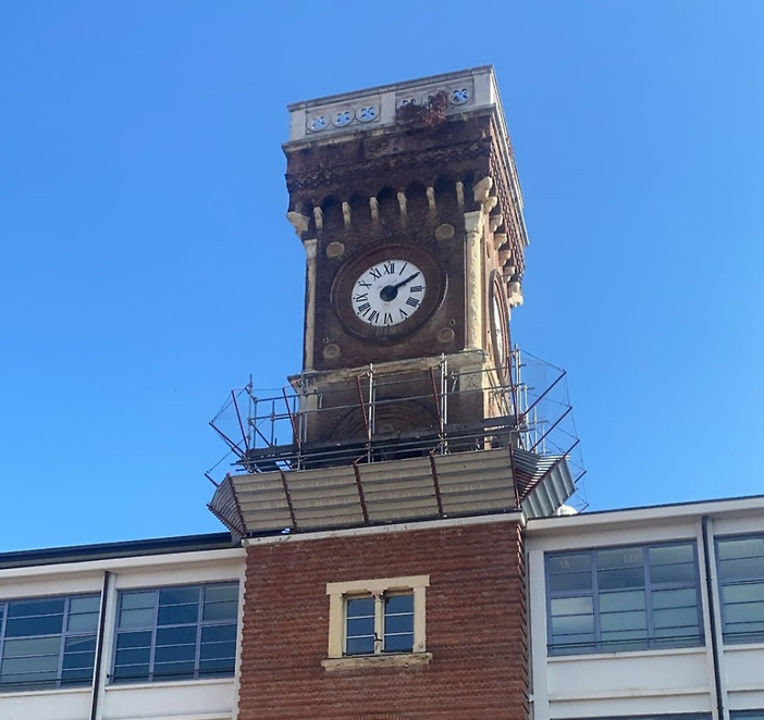 La Circoscrizione 5 chiede il restauro dell'orologio storico del Centro civico di via Stradella