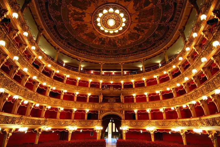 Il Teatro Stabile ripropone le iniziative divulgative per il pubblico: &quot;Preshow&quot;, &quot;Scena aperta&quot; e &quot;Oltre la scena&quot;