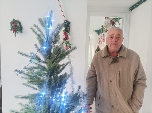 Il Babbo Natale Mimmo Aglì nella sua nuova ‘casa’ in allestimento