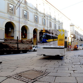 Mancavano 4 giorni a Natale. La via Po del 2024, tra cemento e ruspe, da lunedì torna (per metà) libera [REPORTAGE]