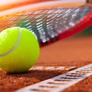 Sport e solidarietà, ad Avigliana torna la 24 ore benefica di tennis: “Insieme racchettiamo il Parkinson”