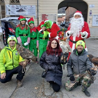 I rapaci con Babbo Natale, i suoi elfi e il Grinch