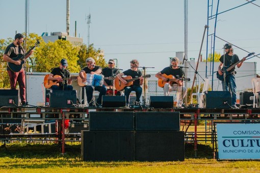 Il gruppo Viento Sur, che farà un tour del Pinerolese