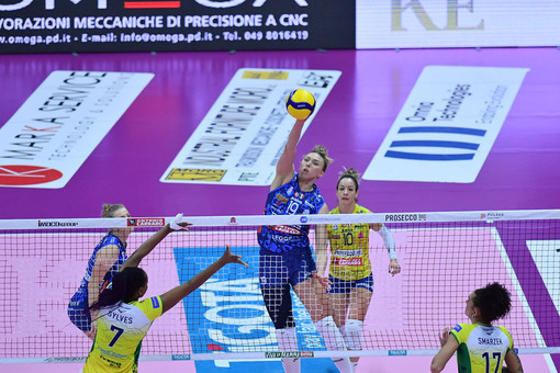 Attacco di Sarah Fahr (foto Lega Volley Femminile)