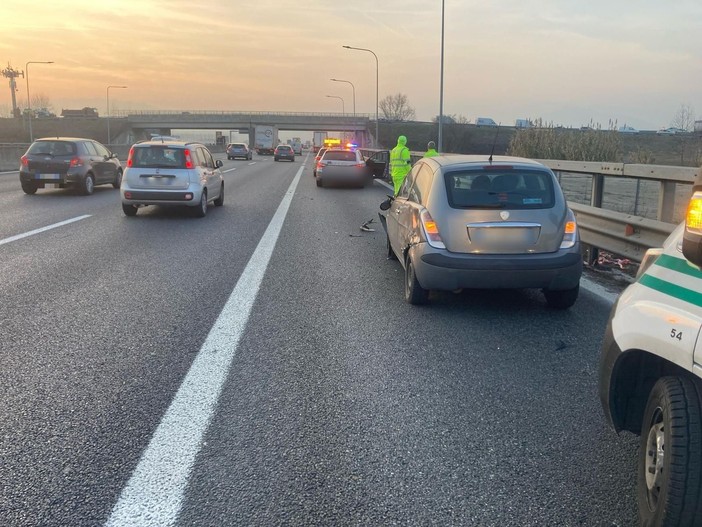 Incidente tra due mezzi in tangenziale sud: tre feriti non gravi, disagi per la circolazione