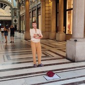 A Torino canta Alexander, il basso-baritono che ha scelto la strada per diffondere la lirica tra la gente