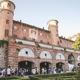 Colpi di testa: la moda dei cappelli tra Ottocento e Novecento raccontata al Castello di Moncalieri