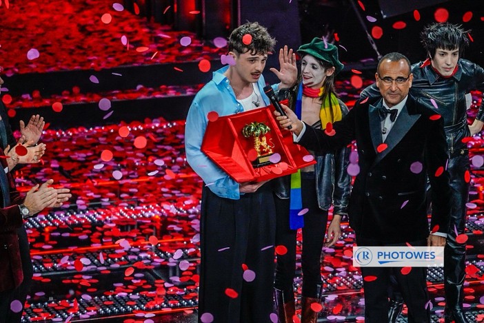 Sanremo 2025, vince Olly con &quot;Balorda Nostalgia&quot;. Niente da fare per il torinese Willie Peyote