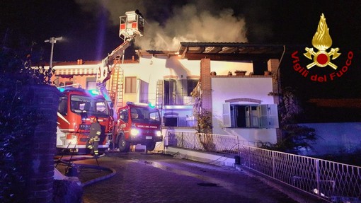 Incendio distrugge un'abitazione a Pecetto Torinese: inagibile l'edificio, ma nessun ferito