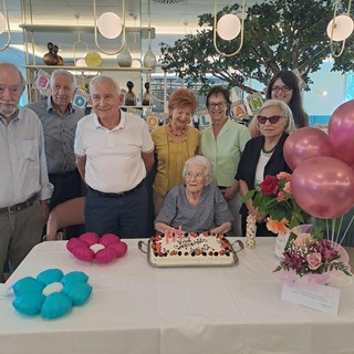 La signora Adelina spegne 101 candeline: gli auguri giunti anche dal sindaco di Torino