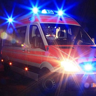 Incidente nel Canavese: esce di strada e si schianta contro un ponticello in cemento, morto un 37enne