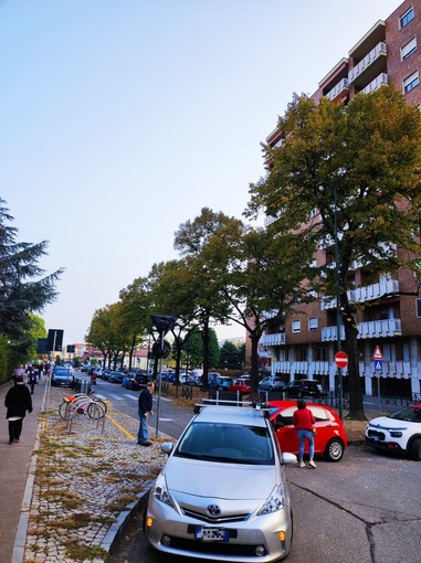 Piazza pedonale davanti all'Alvaro-Gobetti, ma via Romita resta aperta alle auto