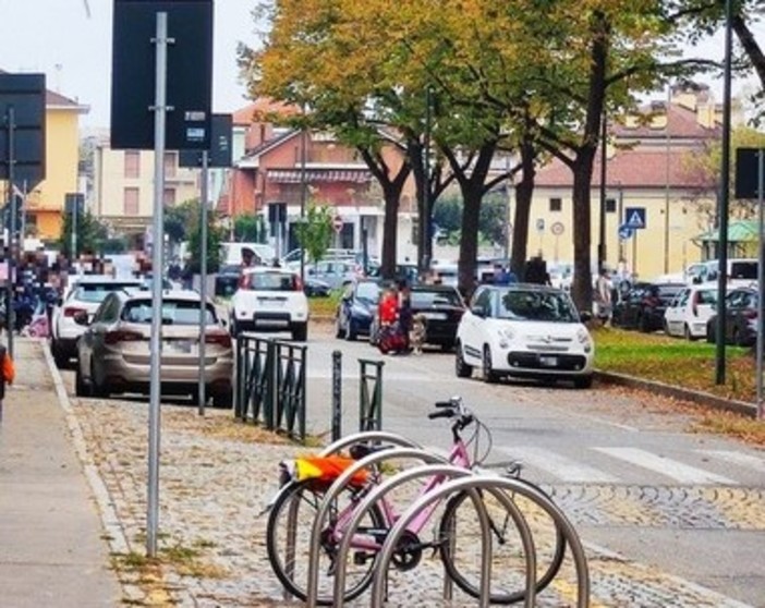 zona car free davanti a una scuola di Torino