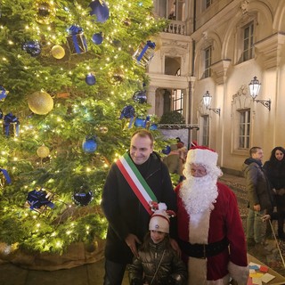 A Torino è Natale: si accende l'albero, il boschetto si illumina. Lo Russo: &quot;Spero che il 2025 porti lavoro per tutti&quot; [VIDEO]