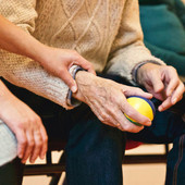 A Moncalieri un pensionato su 3 vive solo e il reddito non basta per pagare bollette e cibo