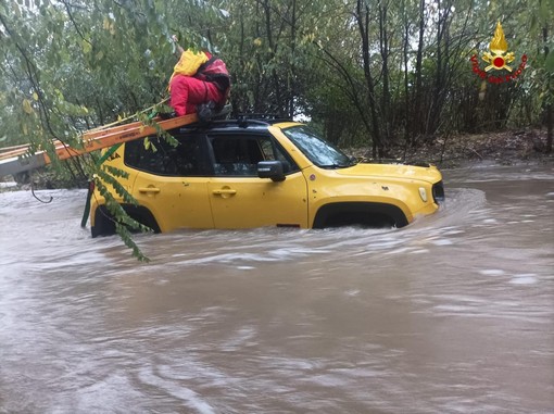 auto nel guado