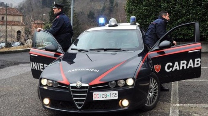 Immagine di repertorio di una vettura dei carabinieri