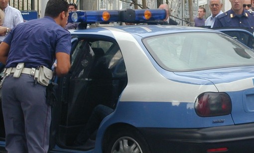 Ruba una vettura in sosta, arrestato a Torino dalla Polizia
